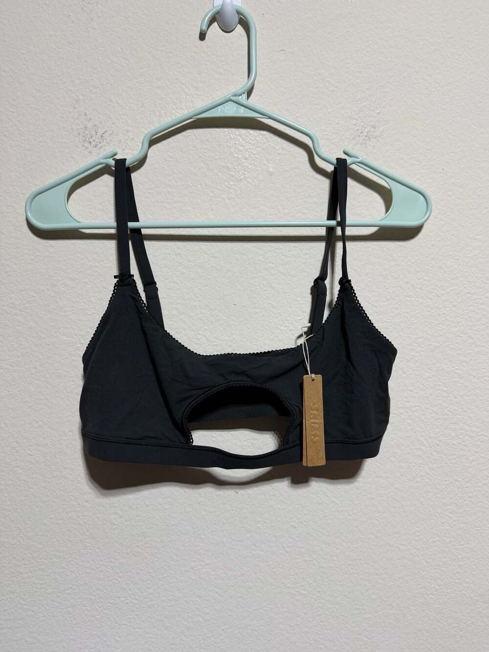 SKIMS Fits Everybody Cut Out Scoop Bralette in Onyx - Picture 1 of 3